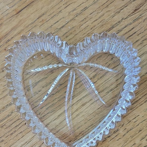 Wedgewood Faceted/Etched Lead Glass Heart Trinket Dish - Picture 4 of 5